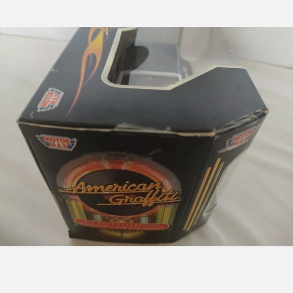 Motor Max 1:24 American Graffiti 1964 1/2 Mustang - Picture 4 of 9